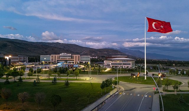 EBYÜ’de Yeni Dönem Resmen Başlıyor: Rektörlük Koltuğuna Prof. Dr. Ufuk Kuyrukluyıldız Oturuyor!