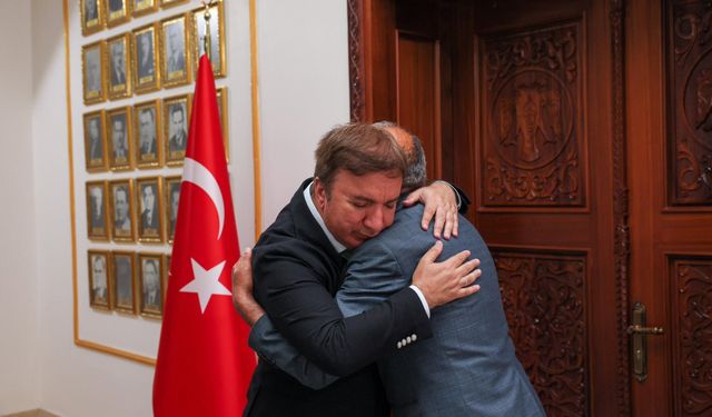 Gece Otobüse Bindi, Sabah Kapıyı Çaldı: Erzincan’da Duygusal Buluşma...