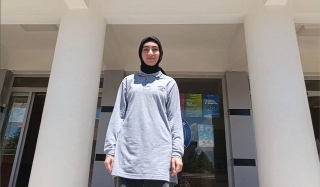 Erzincanlı Öğrenci Türkiye Birincisi Oldu! 150 Bin Liralık Ödülün Sahibi Oldu