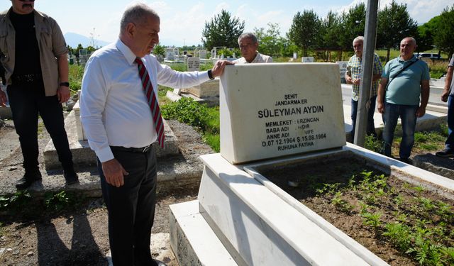 Ümit Özdağ, Erzincan’ın İlk Şehitlerinden Süleyman Aydın’ın Kabrini Ziyaret Etti
