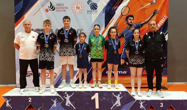 Erzincanlı Milli Sporculardan İstanbul'da 9 Madalyalık Tarihi Başarı