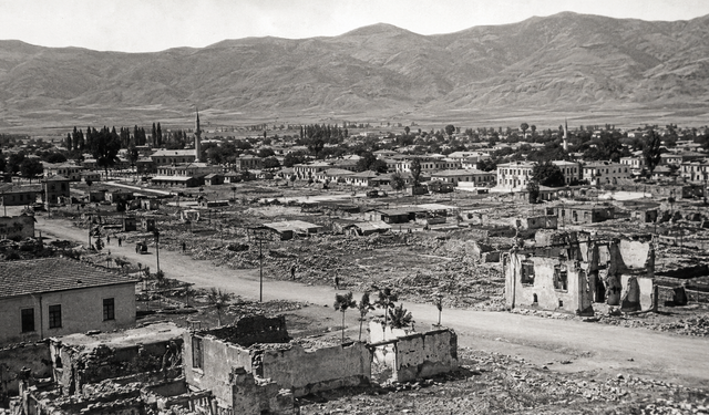 Erzincan'ın Yeniden Doğuşunda Görev Alan Valiler...