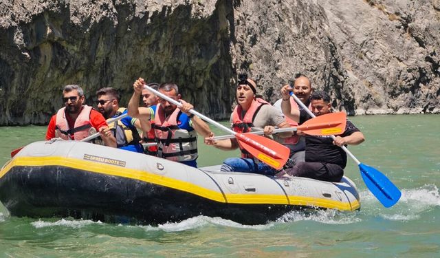 Kemaliye’de Duygu Dolu Bot Yarışı