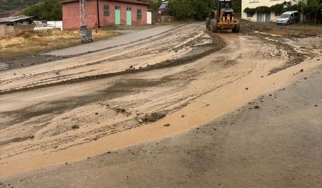 Bayırbağ’da Sağanak Dehşeti! Köy Yolları Sele Teslim Oldu