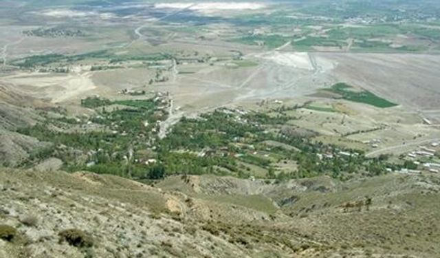 Erzincan'ın Zirvesindeki Gizemli Kale! Binlerce Yıldır Ovayı Gözetliyor