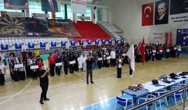 Erzincan’da Dart Şöleni Başladı! 24 İlden 500 Sporcu Hedef Tahtasında