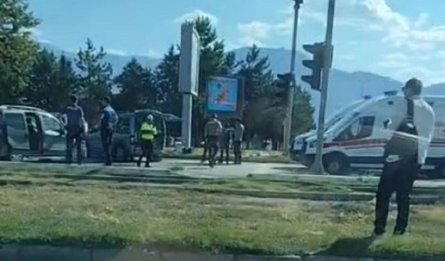 Erzincan'da Tedaş Kavşağı’nda Korkutan Çarpışma: 3 Yaralı
