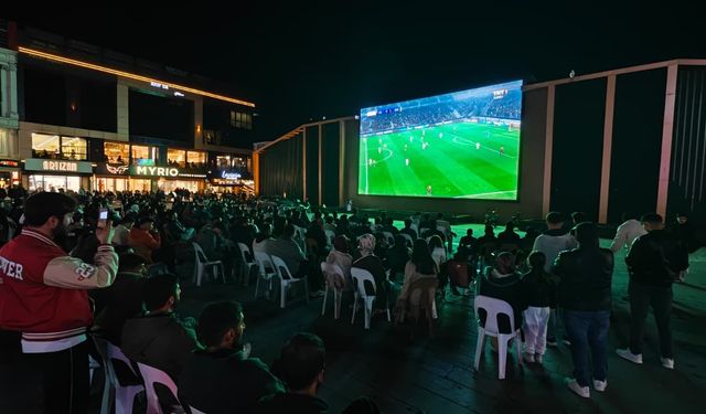 Erzincan’da Galatasaray Fırtınası! Dörtyol Meydanı’nda Şampiyonlar Ligi Coşkusu