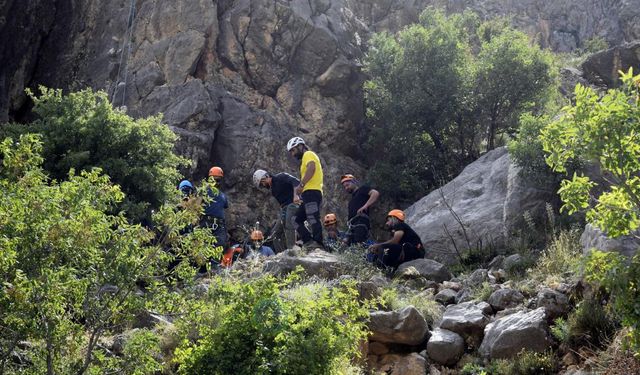 Dağcılar Kemaliye’de Kaya Tırmanışı Gerçekleştirdi