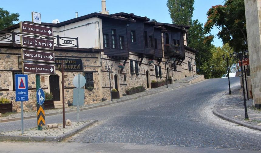 4 bin yıllık Harput Mahallesi, sıcak havalarda en sessiz günlerini geçiriyor