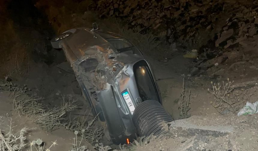 Tekerleği kopan araç şarampole yuvarlandı: Çok sayıda yaralı var!