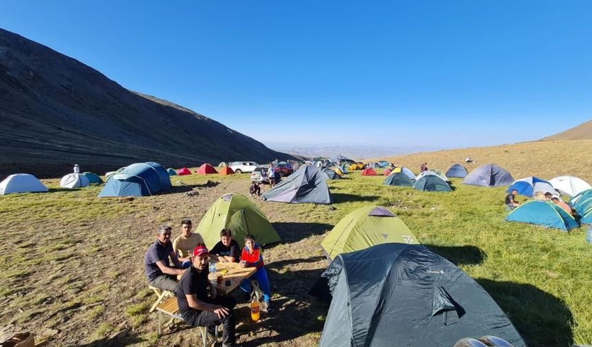 Erzincan Yedigöller Dağcılık Şenliği'nde doğanın güzelliği ve dağcılığın coşkusu bir araya geldi