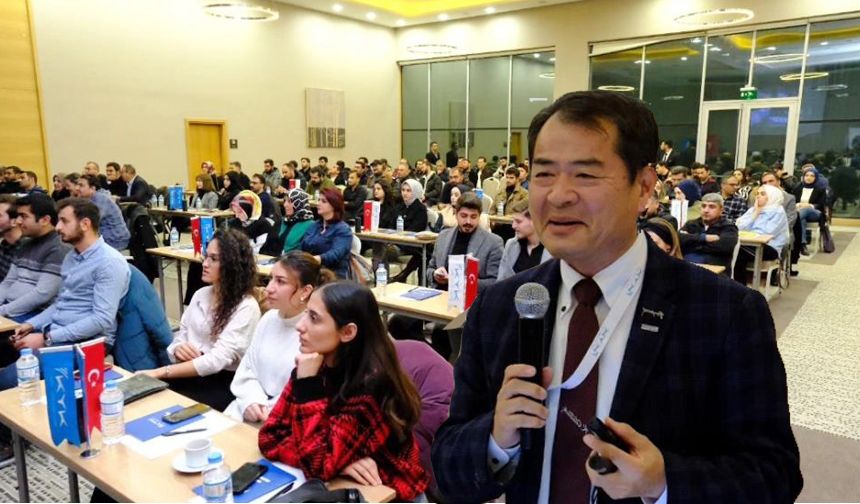  Erzincan’a gelen Japon Deprem Uzmanı Moriwaki,  deprem eğitim verdi