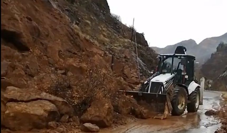 Bingöl’de sağanak yağış sonrası heyelan geldi