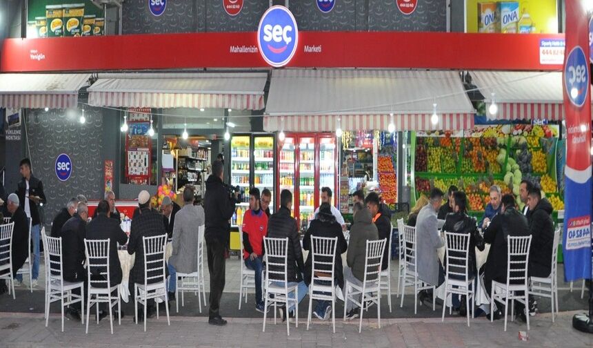 Seç Market Erzincan'da iftar sofraları düzenliyor