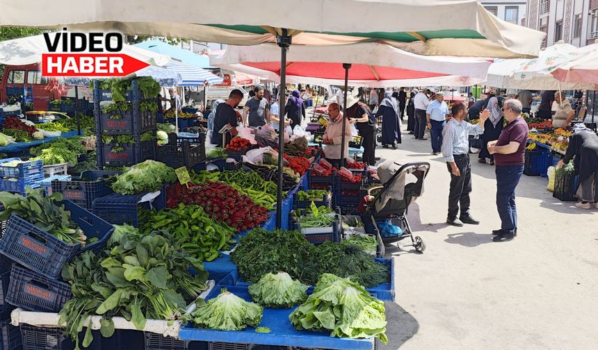 Erzincan Salı pazarında meyve ve sebze fiyatları