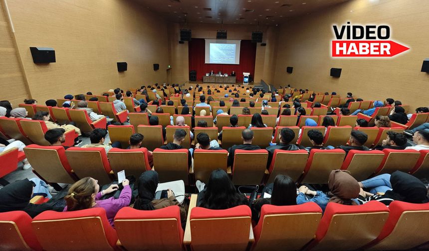 Erzincan’da öğrencilere atama sorunları ile ilgili konferans verildi