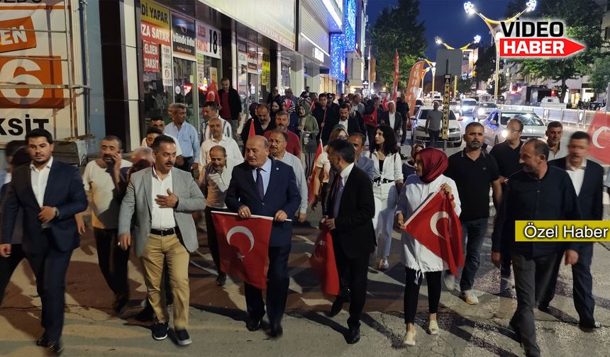 AK Parti Erzincan teşkilatı 15 Temmuz yürüyüşü gerçekleştirdi