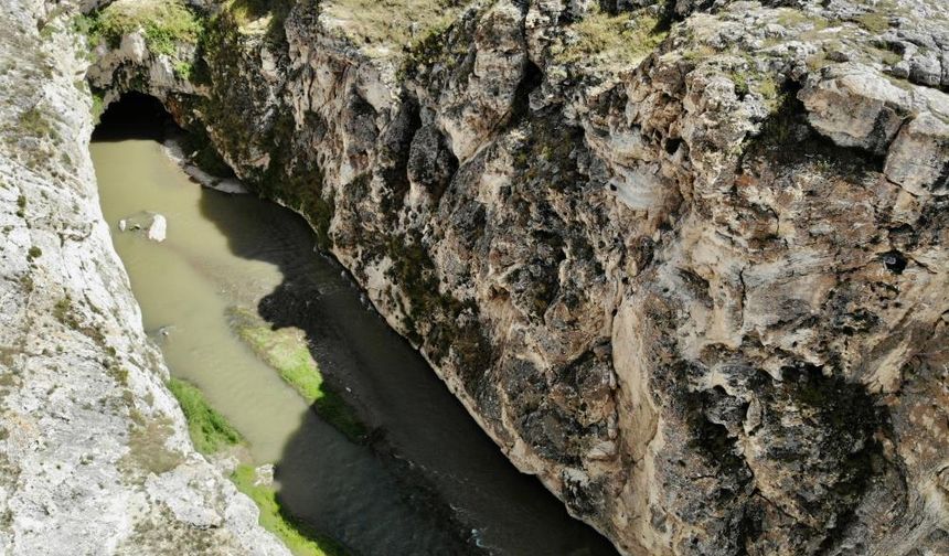 Doğal Kudret Köprüsü manzarasıyla hayran bırakıyor