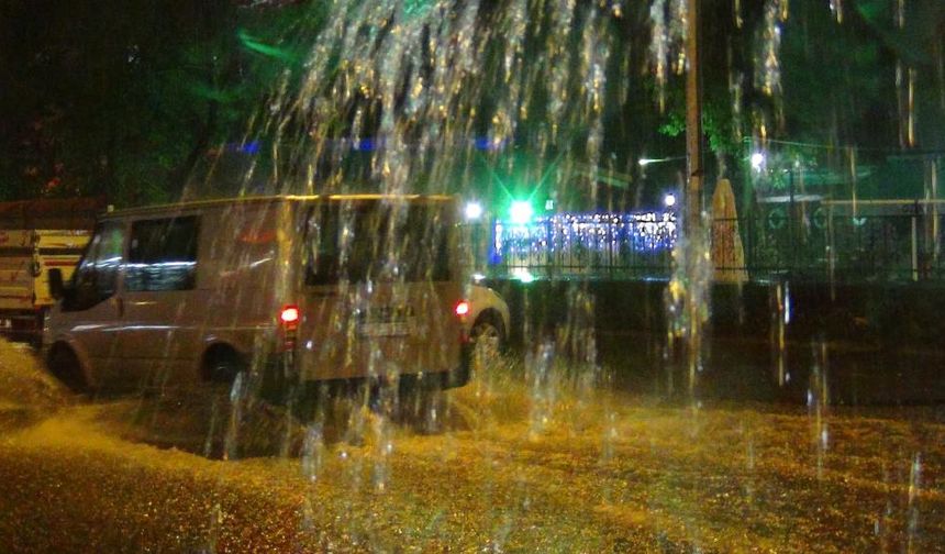 Kars’da yağan yağmur hayatı olumsuz etkiledi