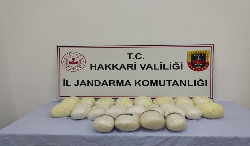 Zehir tacirlerine geçit yok: 23 kilo uyuşturucu ele geçirildi