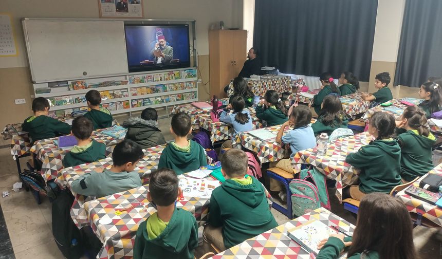 Erzincan'da ilk ders "Dersimiz Cumhuriyete Doğru" filmiyle başladı