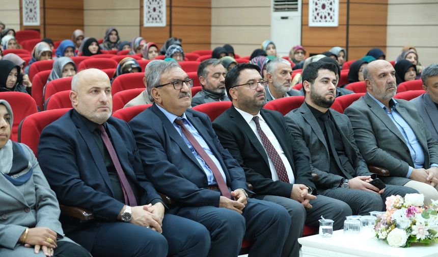 Erzincan'da ailede sorumluluk bilinci konferansı verildi