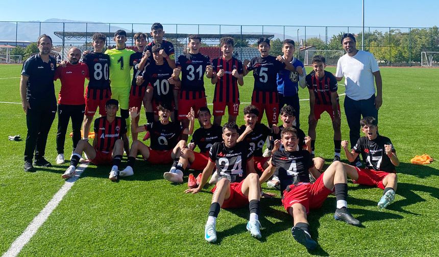 Erzincanspor U17 takımı farklı kazandı