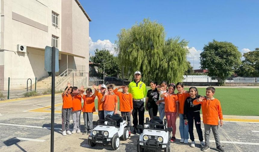 Erzincan'da öğrencilere trafik eğitimi verildi