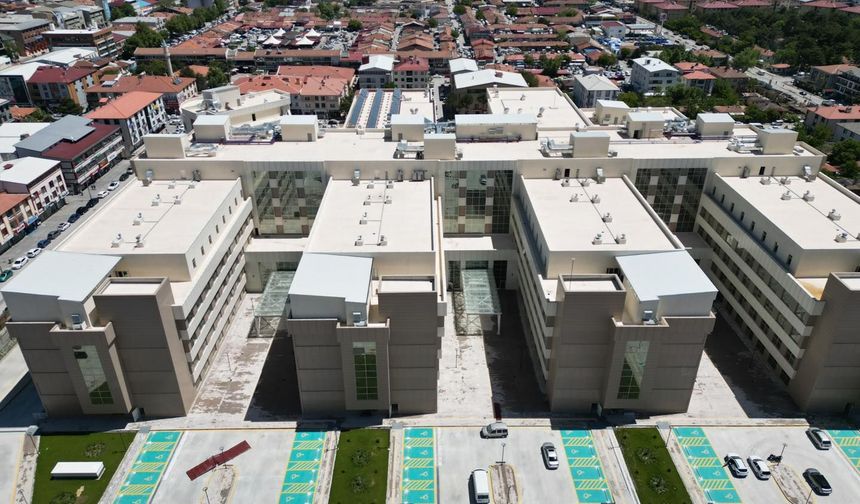 Erzincan'ın Ticari Kalbi 13 Şubat Caddesi'nde Dev Yatırım: Hastane Yanı Başında İki Kıymetli İşyeri Satışa Çıktı!