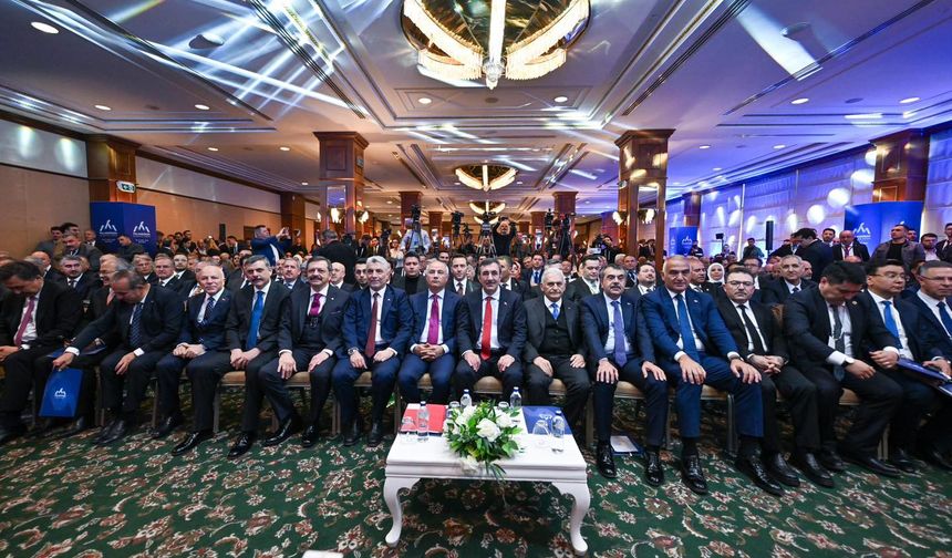 Binali Yıldırım Erzurum'da konuştu...