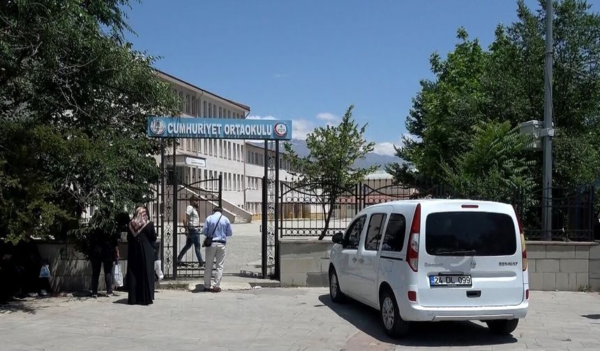 Cumhuriyet Ortaokulu Öğrencileri Erzincan'ın Seçkin Liselerine Yerleşti