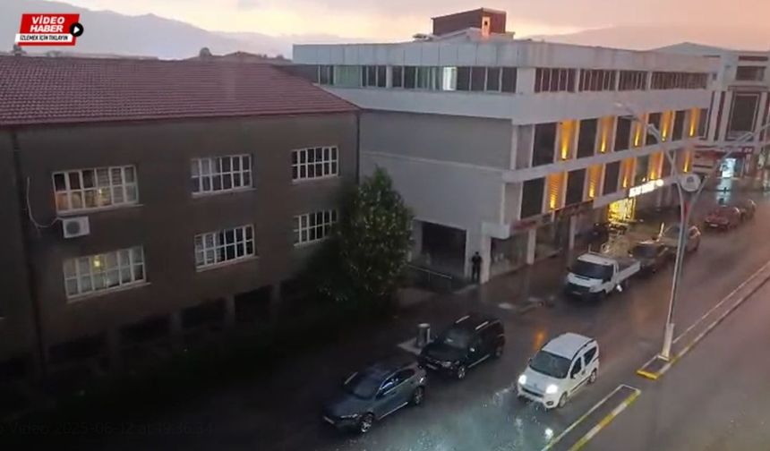Erzincan’da gök delindi:Dolu, sağanak ve yıldırımlar kenti vurdu!