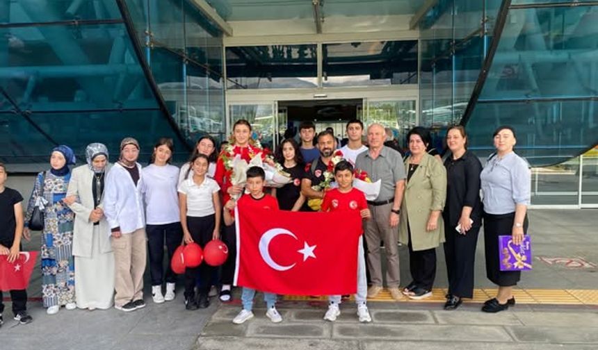 Millî Güreşçilerimiz Avrupa’dan Zaferle Döndüler