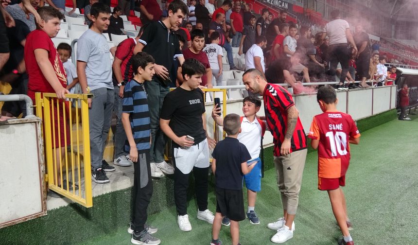 Erzincanspor’un yeni yıldızı taraftarlarla 13 Şubat Stadı’nda buluştu