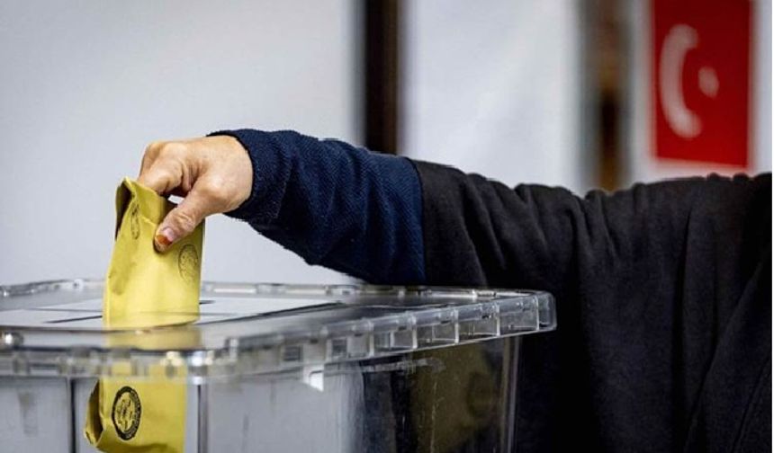 Kadınlar bu pazar seçim olsa hangi partiye oy vereceklerini seçti
