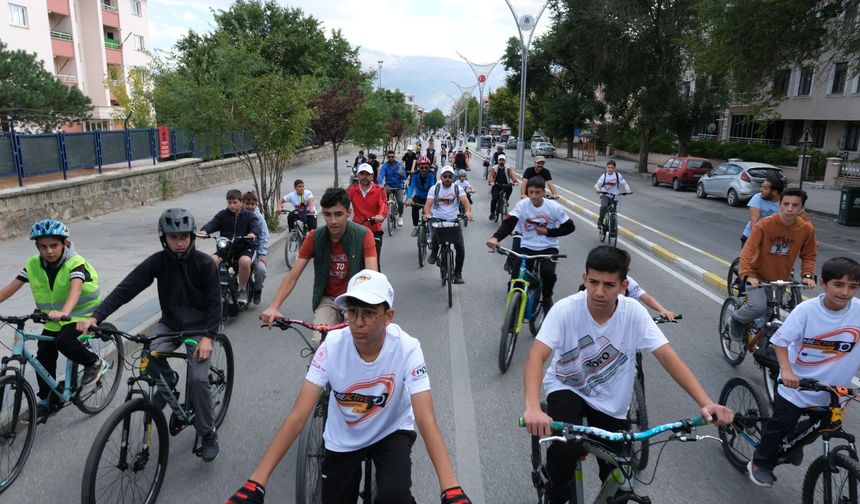 Erzincan’da pedallar sağlık için döndü...