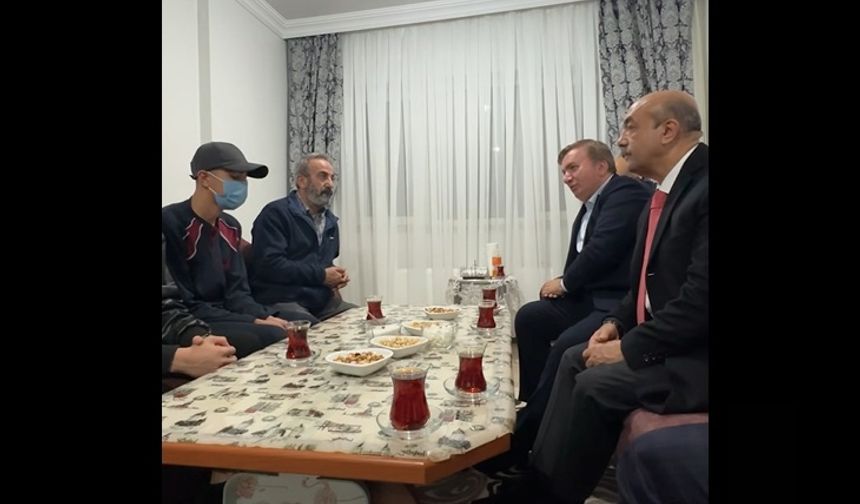 Arkadaşları Ulaş için saçını kesti, Hamza Aydoğdu Ulaş'ı yalnız bırakmadı...