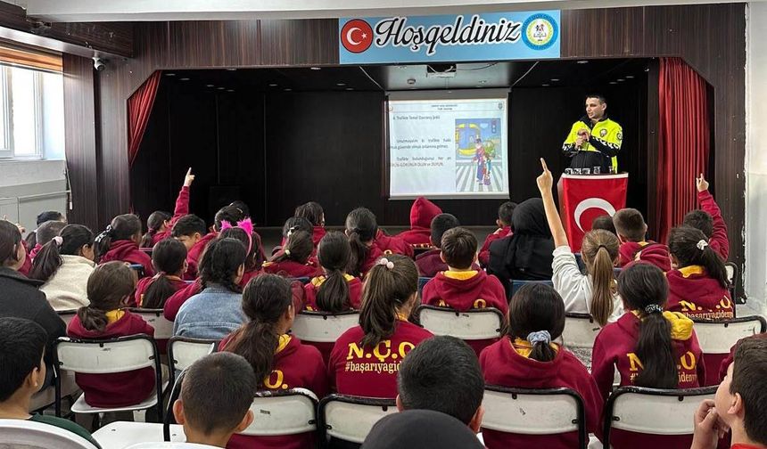Refahiye İlçe Emniyet Müdürlüğü’nden öğrencilere trafik eğitimi