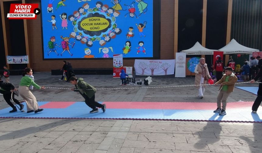 Erzincan’da çocuklar Kızılay Meydanı’nı şenlik alanına çevirdi!