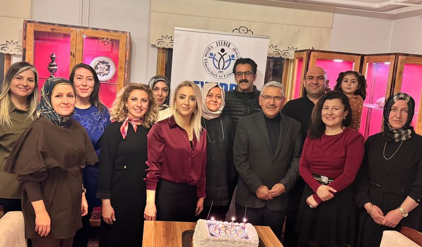 Erzincan EYUDER’den Öğretmenler Günü ve 2026 Planlama Toplantısı