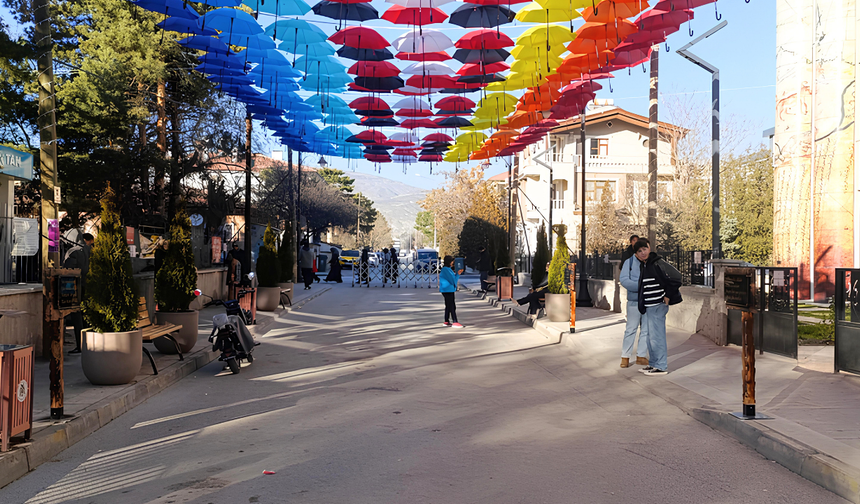 Erzincan’ın En Renkli Sokağında Fırsat: Kafeterya Kiraya Veriliyor!