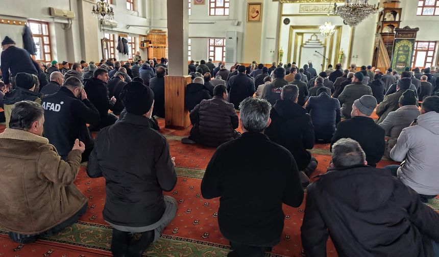 Camii Kebir'e Hüzünlü Veda: Son Cuma Namazı Kılınacak