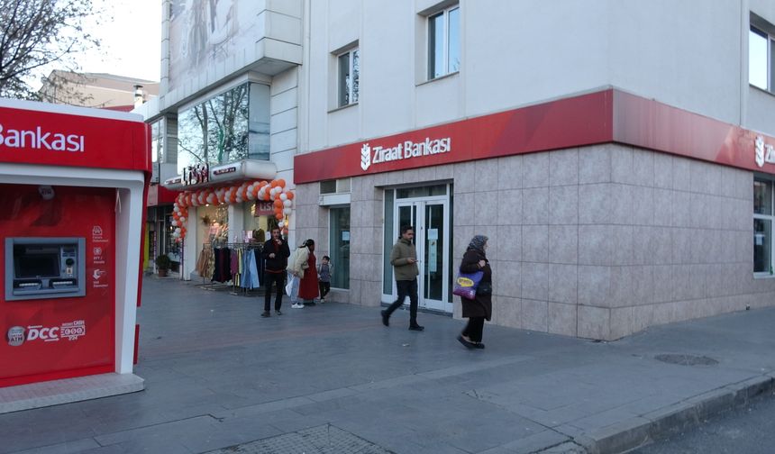 Erzincan'da Ziraat Bankası 30 yıllık adresine veda etti