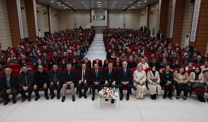 Vali Aydoğdu öğretmenlerle buluştu, önemini anlattı