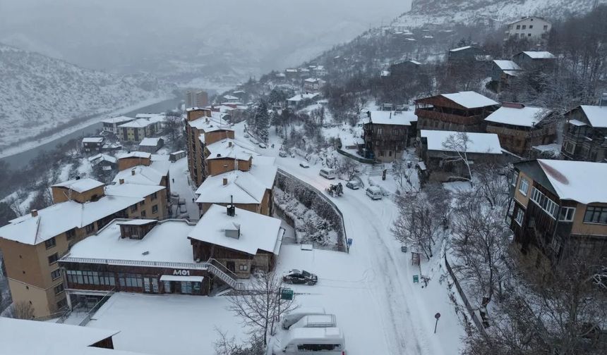 Kemaliye’de Karla Mücadele Aralıksız Sürüyor