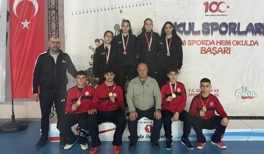 Erzincan'ın raketlerinden çifte şampiyonluk geldi