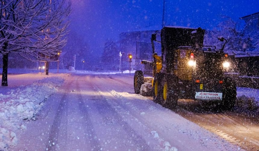 Erzincan beyaza büründü, belediye teyakkuza geçti...