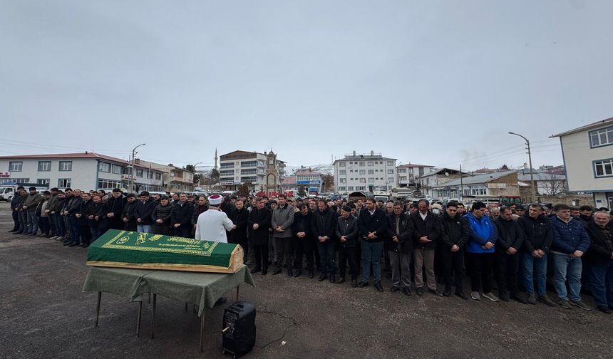 Belediye Başkanı Tektaş'ın Babası,  Otlukbeli’nde Son Yolculuğuna Uğurlandı