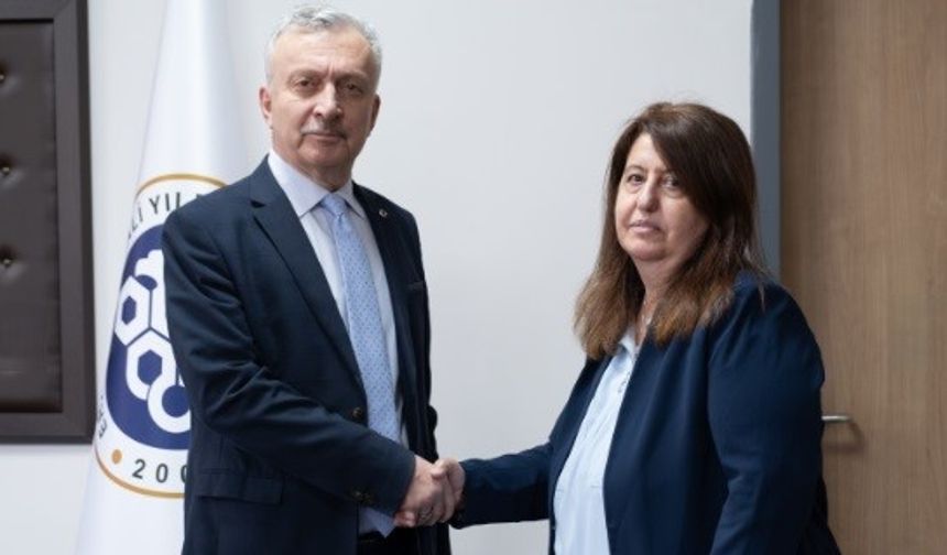 Erzlncan'da Fakülte yönetimi değişti, yeni dekan göreve başladı...